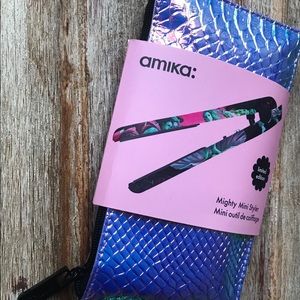 New AMIKA Travel Straightener.